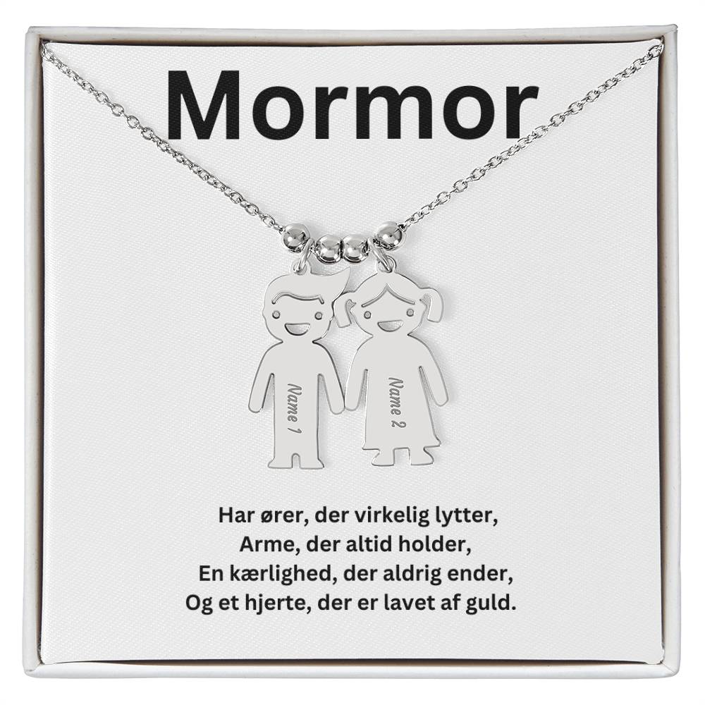 En kærlighedserklæring til mormor- Hver charm bærer et unikt navn, der symboliserer vores uendelige kærlighed til dig.