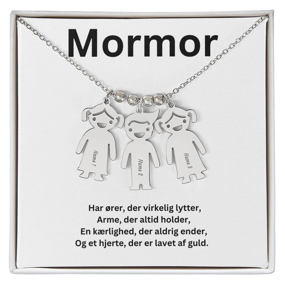 En kærlighedserklæring til mormor- Hver charm bærer et unikt navn, der symboliserer vores uendelige kærlighed til dig.