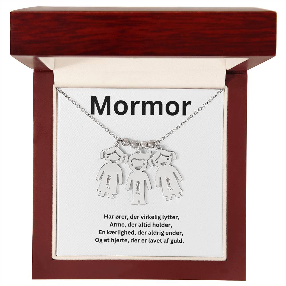 En kærlighedserklæring til mormor- Hver charm bærer et unikt navn, der symboliserer vores uendelige kærlighed til dig.