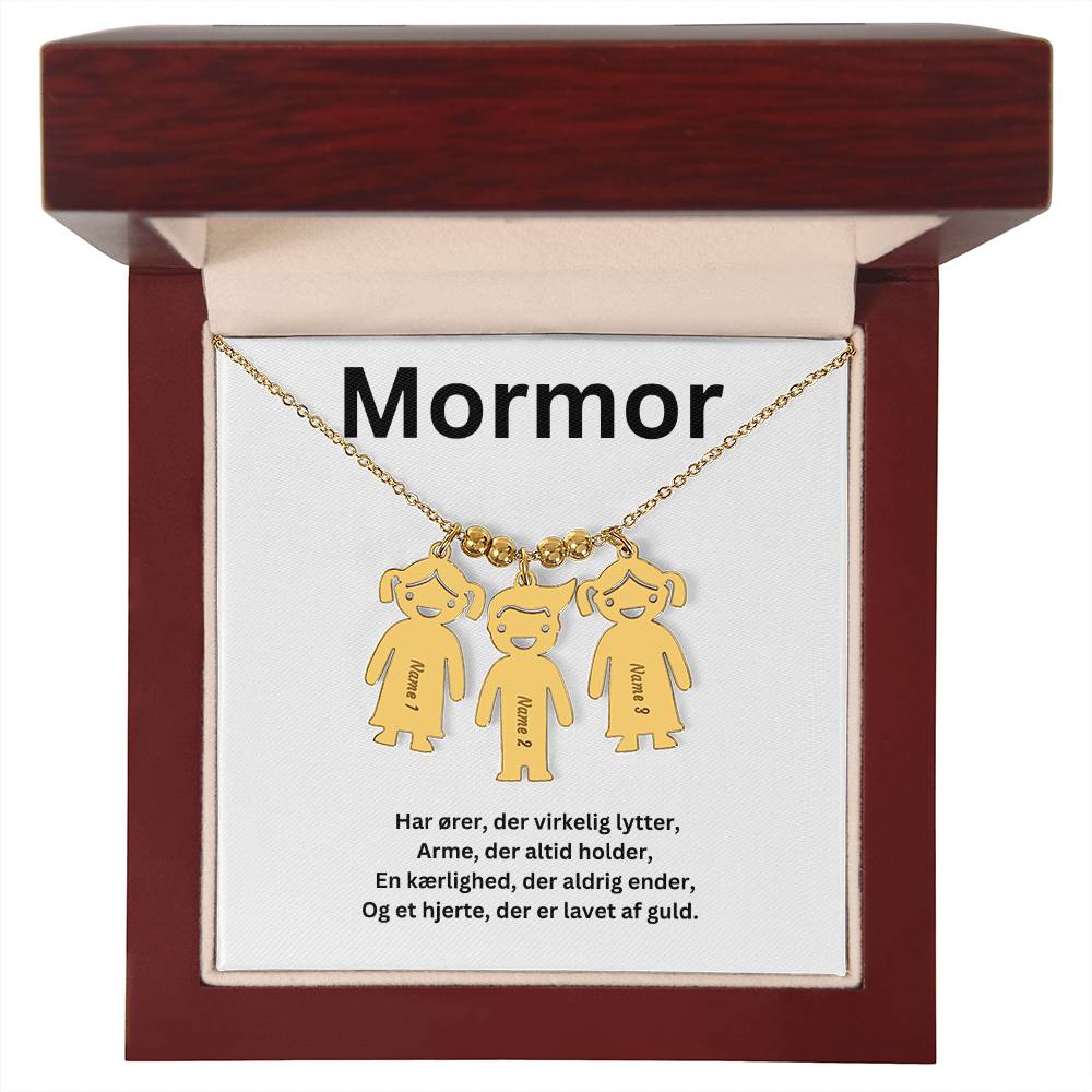 En kærlighedserklæring til mormor- Hver charm bærer et unikt navn, der symboliserer vores uendelige kærlighed til dig.